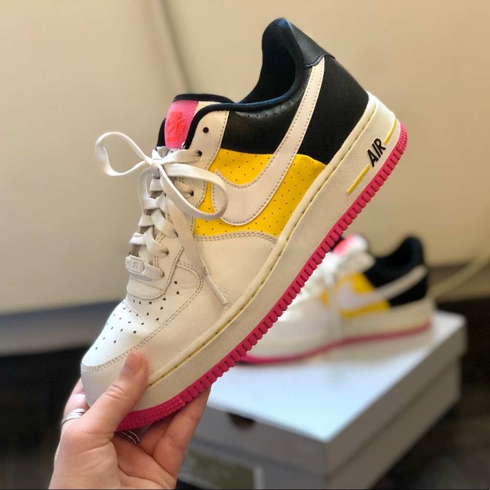 Nike W Air Force 1 ‘07 SE Moto • Size 9